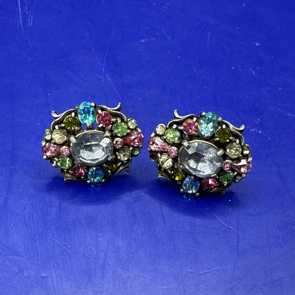 Vintage HollyCraft Multicolor Crystal Screw-back Earrings. Uranium stones. 1950.